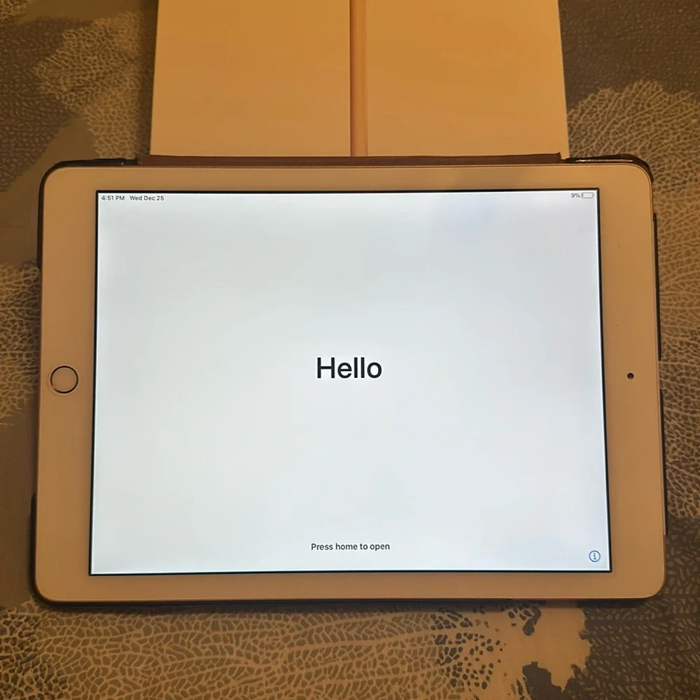 Apple iPad 6th Generation Rose Gold 32GB